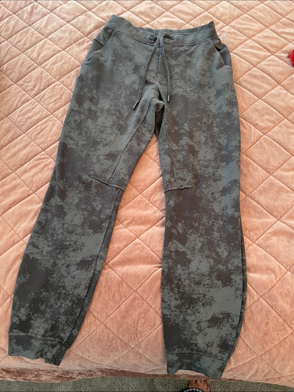 Lululemon Gray Black Patterned Joggers